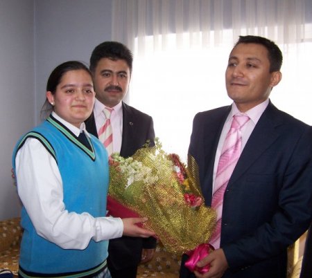 'Madalyalı Kahraman Şehir Yarışması'nın Birincisi Ayşenur Öksüm’ü Protokol Evinde Tebrik Etti