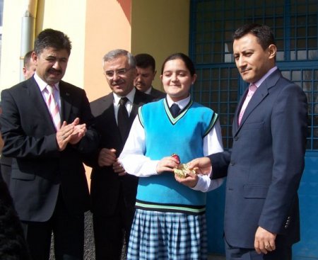 'Madalyalı Kahraman Şehir Yarışması'nın Birincisi Ayşenur Öksüm’ü Protokol Evinde Tebrik Etti