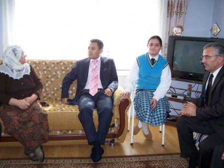 'Madalyalı Kahraman Şehir Yarışması'nın Birincisi Ayşenur Öksüm’ü Protokol Evinde Tebrik Etti