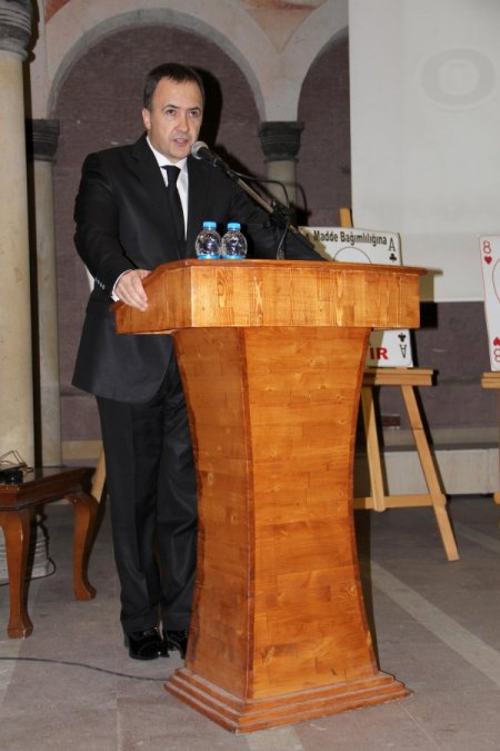 Madde bağımlılığıyla 'iskambil kağıtlı' mücadele