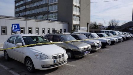 Madde bağımlısı hırsızlar uyuşturucu parası için papağan bile çalmış