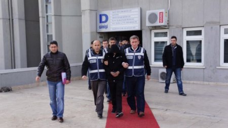 Madde bağımlısı hırsızlar uyuşturucu parası için papağan bile çalmış
