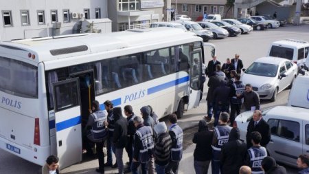 Madde bağımlısı hırsızlar uyuşturucu parası için papağan bile çalmış