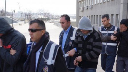 Madde bağımlısı hırsızlar uyuşturucu parası için papağan bile çalmış