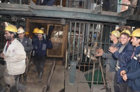 Maden İşçileri, Kendilerini Ocağa Kapatarak Eylem Yaptı