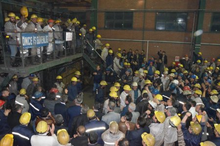 Maden işçilerinin 4 saat süren ocaktan çıkmama eylemi netice verdi