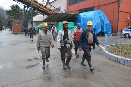 Maden ocağında ani gaz boşalmasından etkilenen işçilere ulaşılmaya çalışılıyor