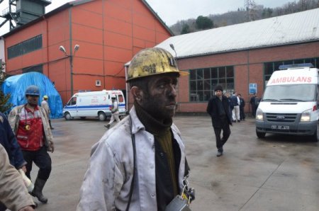 Maden ocağında ani gaz boşalmasından etkilenen işçilere ulaşılmaya çalışılıyor