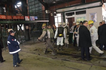 Maden ocağında ani gaz boşalmasından etkilenen işçilere ulaşılmaya çalışılıyor