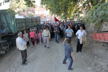 Maden Ocağının Kapatılmasını Davul Zunayla Kutlayıp, Çifte Bayram Yaptılar