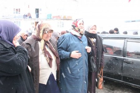 Maden şehidi son yolculuğuna kar altında uğurlandı