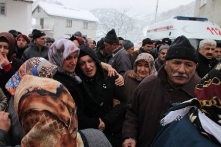 Maden şehidi son yolculuğuna kar altında uğurlandı