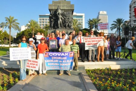 Maganda kurşunu kurbanlarının aileleri silahsızlanma için yürüdü