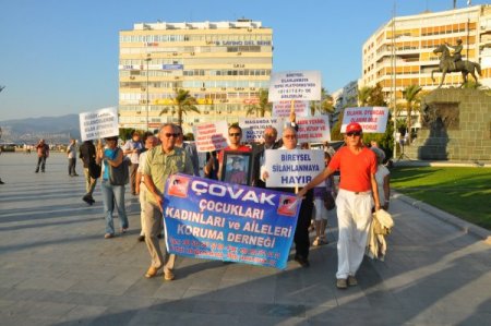 Maganda kurşunu kurbanlarının aileleri silahsızlanma için yürüdü