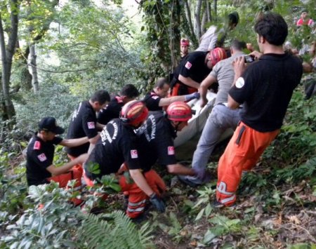 Mağara görmeye giderken kayalıklardan düşüp öldü