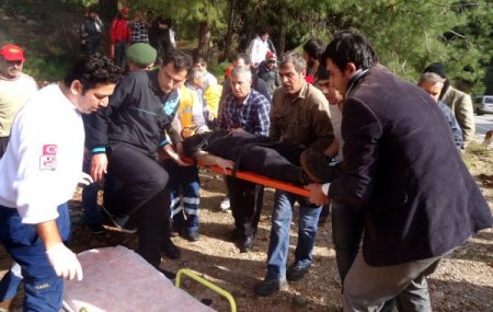 Mağarada inceleme yapan üniversite öğrencisi yüksekten düşerek yaralandı