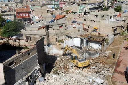 Mağaraların Üzerine Yapılan 32 Ev Yıkıldı