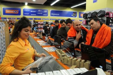 Mağaza Açılışına Yoğun İlgi