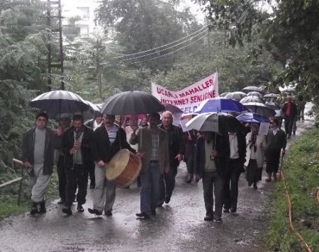 Mahalle Halkından Yol Eylemi