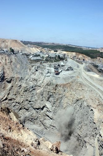 Mahalle Sakileri Taş Ocaklarının Kapatılması İçin Yürüdü