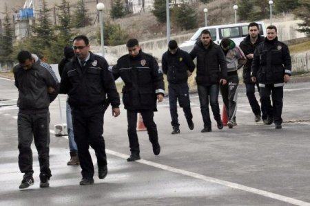 Mahalle sakinleri market hırsızlarını ihbar etti, polis 5 şüpheliyi yakaladı