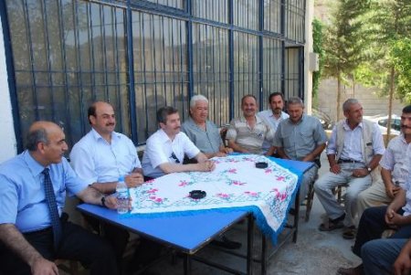Mahalleleri Gezen Başkan Tahmazoğlu Mahalle Sakinlerini Şaşırttı