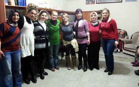 Mahalleli dernek kurdu, ihtiyaç sahibinin dermanına yetişti