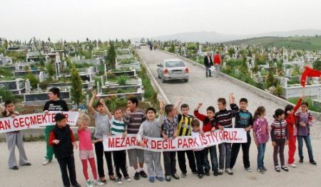 Mahalleliden mezarlık değil park istiyoruz eylemi