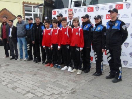 Mahallenin çocukları, Galatasaray- Manchester United maçını izleyecek