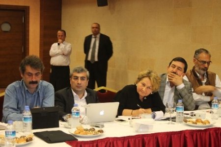 Mahçupyan: Bölünmemek için demokrasiye gitmemiz lazım