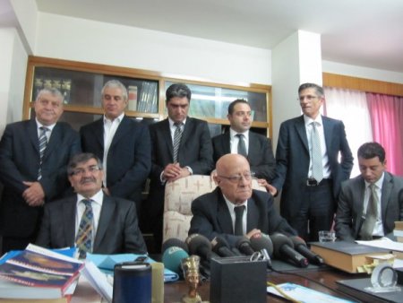 Mahkeme, İrsen Küçük'ün partisindeki yetkilerini askıya aldı