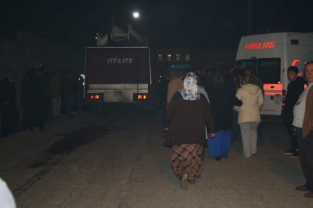 Mahkum yakınları cezaevine akın etti (3)