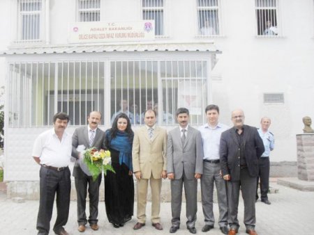 Mahkûmlar Konserde Halay Çekerek Stres Attı