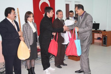 Mahkumlar Şiir Ve Türkülerle Duygulandı