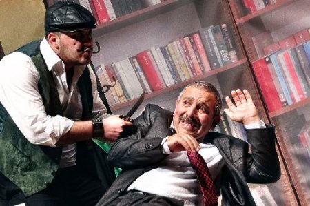 Mahkumlar tiyatro oyunu ile stres attı