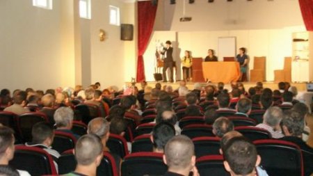 Mahkumlara Merkezi Sistemden Tiyatro Yayını