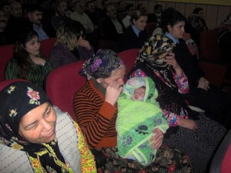 Mahkumların Oynadığı Tiyatro Oyunu Hem Güldürdü Hem Ağlattı