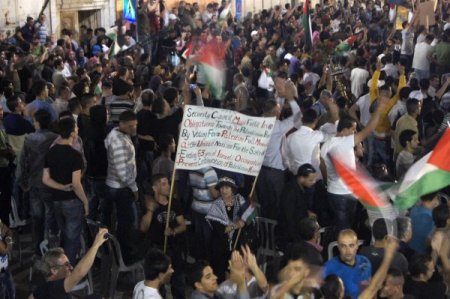 Mahmud Abbas'ın Konuşmasını Ramallah'ta Binlerce Kişi Dinledi