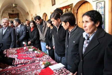 Mahmur Ve Kandil'den Gelen Pkk'lılardan 7'si Midyat'ta Dtp'nin Toplantısına Katıldı