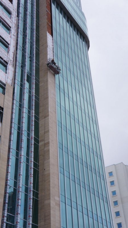 Mahsur kalan arkadaşlarının kurtarılmasını çekirdek çitleyerek izlediler