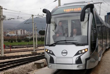 Makine mühendisleri yerli tramvay 'İpekböceği'ni test etti