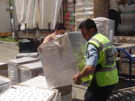 Makine parçası sandığından kaçak sigara çıktı