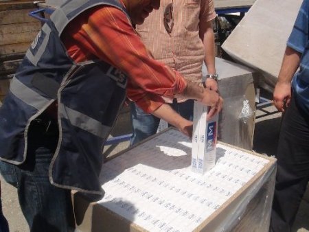Makine parçası sandığından kaçak sigara çıktı