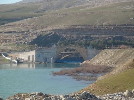Malabadi Köprüsü, araçların neden olduğu sarsıntıdan kurtuluyor