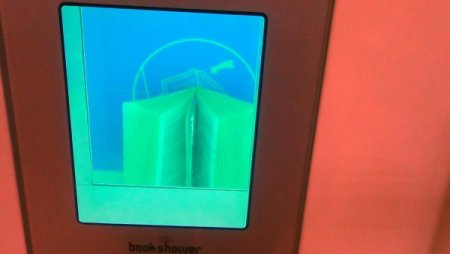 Malatya Kütüphanesi'ndeki kitaplar mor ötesi ışıkla temizleniyor