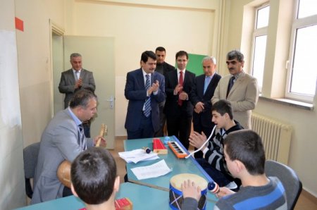 Malatya Valisi Şahin okulları inceledi