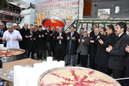 Malatya’da 5 bin kişiye aşure dağıtıldı