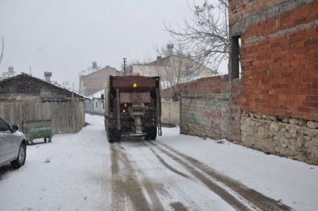 Malatya'da Karla Mücadele Çalışmaları Aralıksız Sürüyor