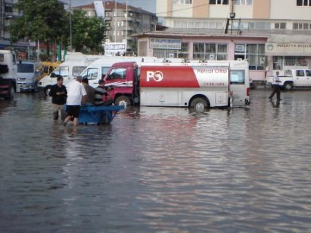 Malatya'da Sağanak Su Baskınlarına Yol Açtı