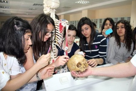 Malatyalı öğrenciler MKÜ’yü gezdi